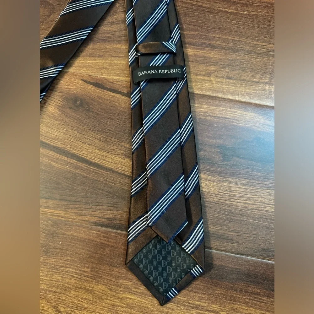 BANANA REPUBLIC 100% Silk Brown Striped Repp Necktie